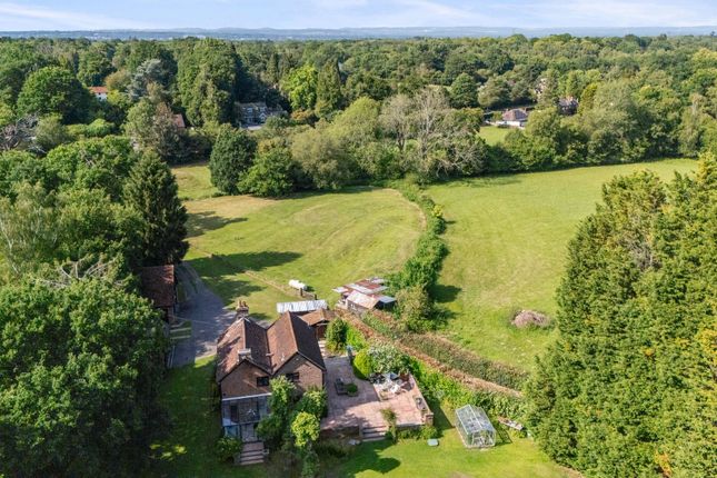 Snow Hill, Crawley RH10 4 bed detached house for sale
