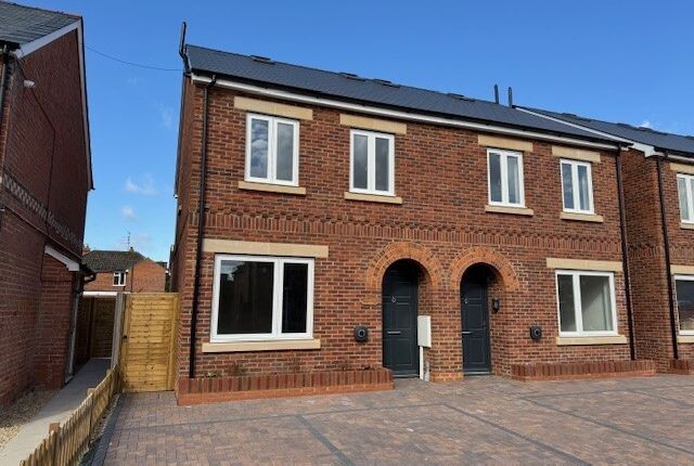 3 bedroom semi-detached house for sale