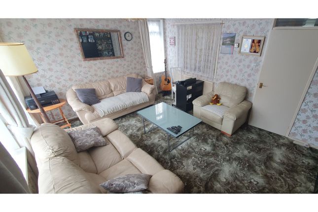 3 bedroom flat for sale
