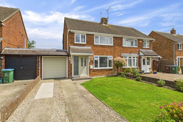 Ingram Avenue, Aylesbury HP21 3 bed semi