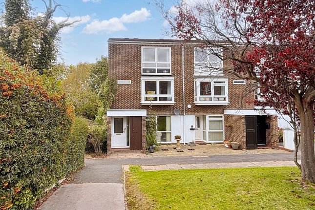 Cordrey Gardens, Coulsdon CR5 2 bed maisonette for sale