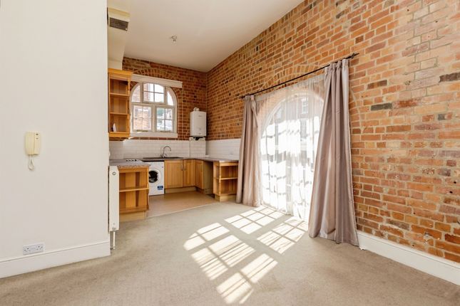 2 bedroom ground floor flat for sale