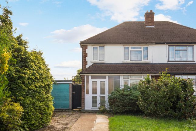 Fullers Way South, Chessington KT9 3 bed semi