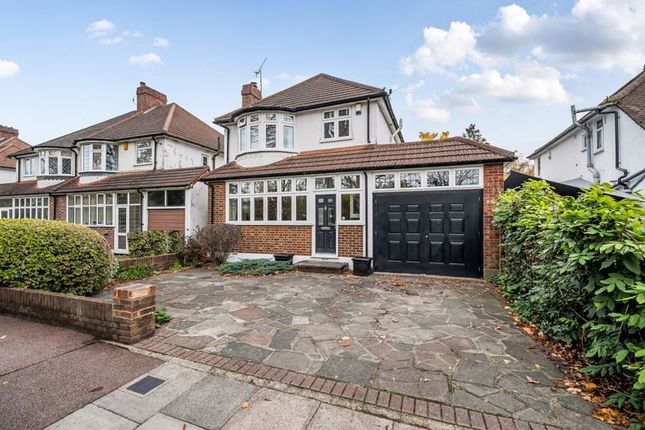 Avery Hill Road, London SE9 3 bed detached house for sale