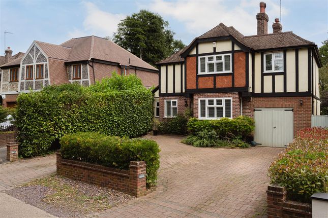 Holly Lane East, Banstead SM7 4 bed detached house for sale