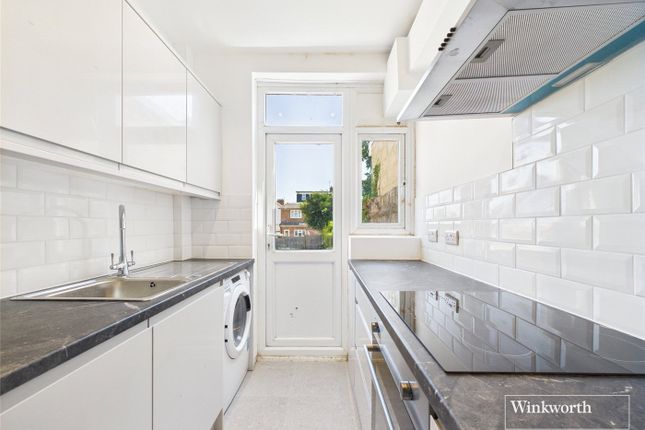 Wakemans Hill Avenue, London NW9 5 bed terraced house for sale