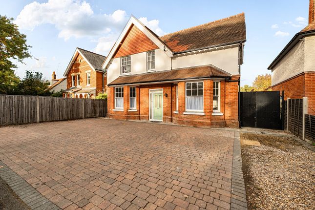 5 bed detached house
