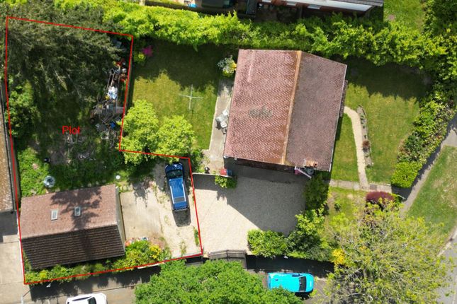 Three Bridges Road, Crawley RH10 2 bed detached house for sale