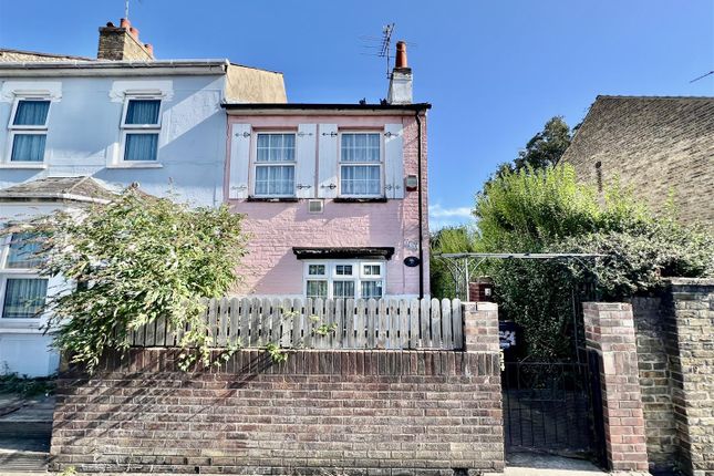 Hanworth Road, Hounslow TW3 3 bed end of terrace house for sale