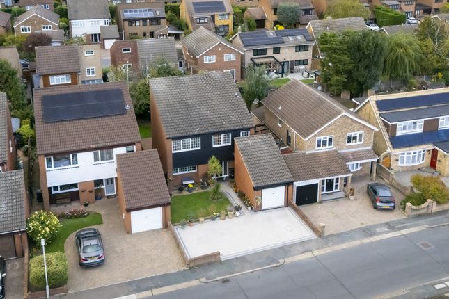 Roseberry Avenue, Basildon, SS16 4 bed detached house for sale