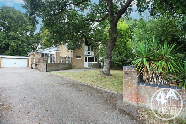 Gunton Avenue, Gunton, Suffolk, NR32 4 bed detached house for sale