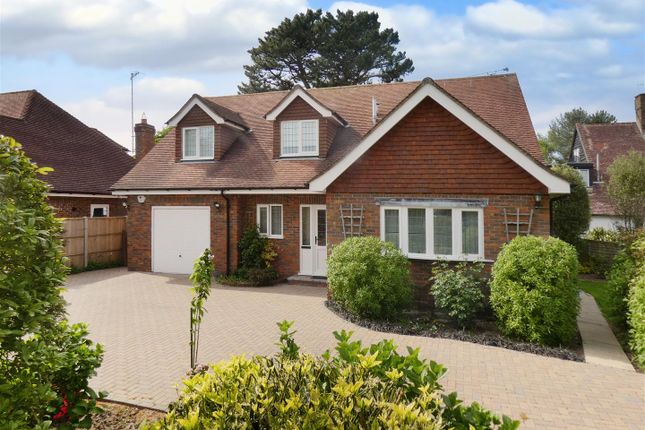 Blue Cedars Close, Littlehampton BN16 4 bed chalet for sale