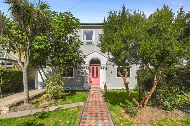 5 bedroom link detached house for sale