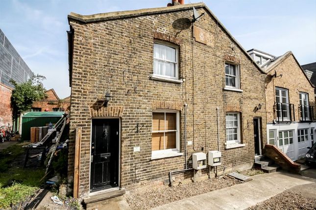 Putney Bridge Road, London SW18 2 bed house for sale