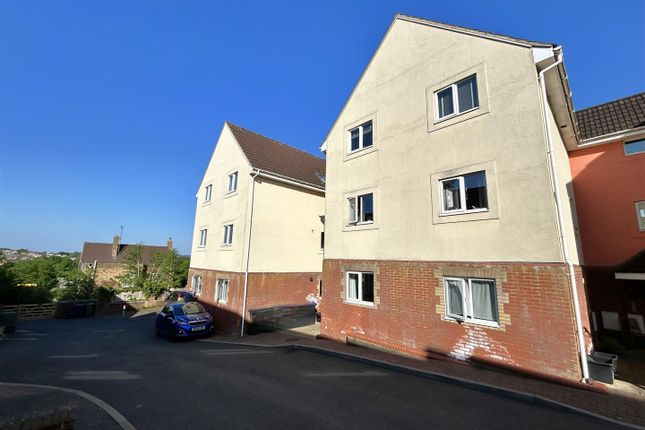 Phoenix Close, Chippenham 2 bed flat for sale