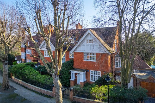 6 bed detached house