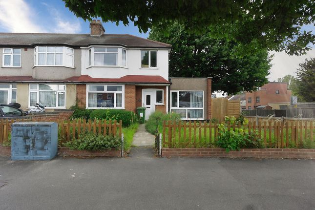 London Road, Romford, RM7 3 bed end of terrace house for sale