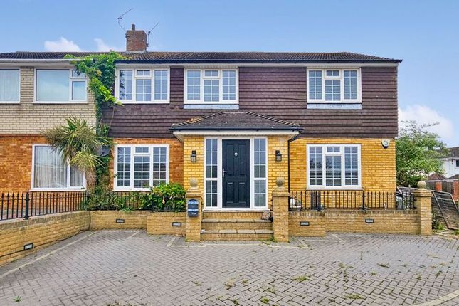 Merrals Wood Road, Rochester 5 bed semi