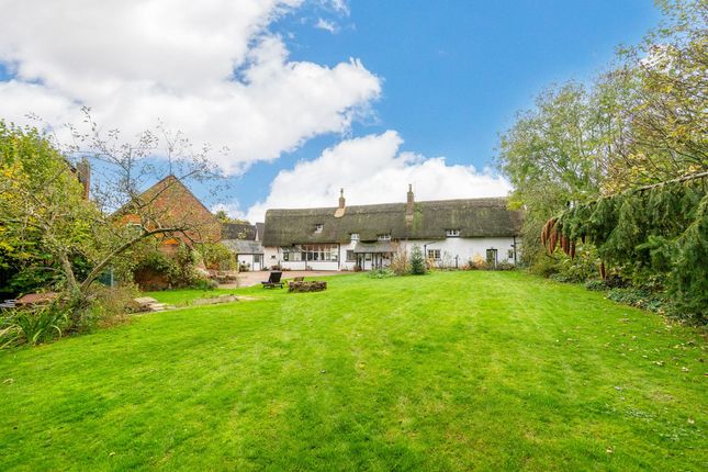 Barby, Northamptonshire, CV23 8TT 5 bed detached house for sale