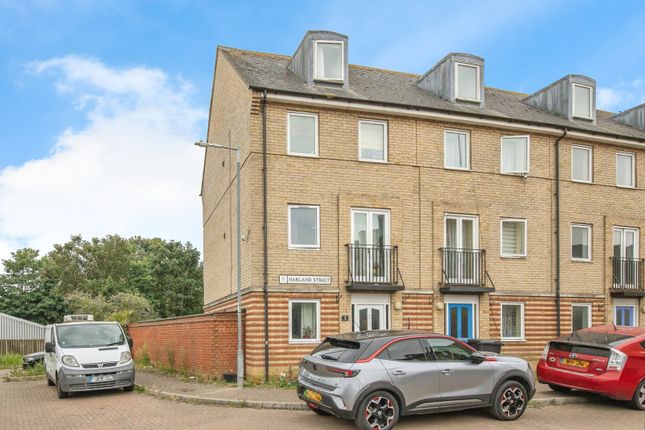 4 bedroom end of terrace house for sale
