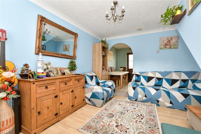 Kelvin Gardens, Croydon, Surrey 2 bed terraced house for sale