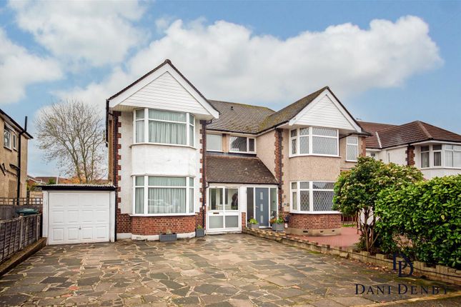 Broadfields Avenue, Edgware HA8 3 bed semi