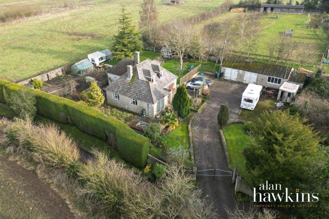 Farthing Lane, Lyneham SN15 4 3 bed detached bungalow for sale