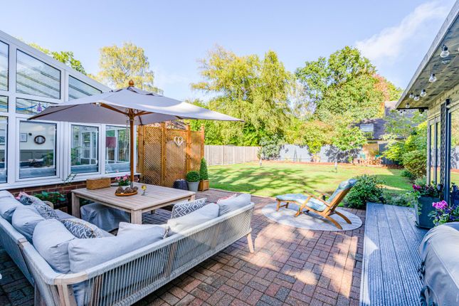 Dartnell Park Road, Surrey KT14 5 bed detached house for sale