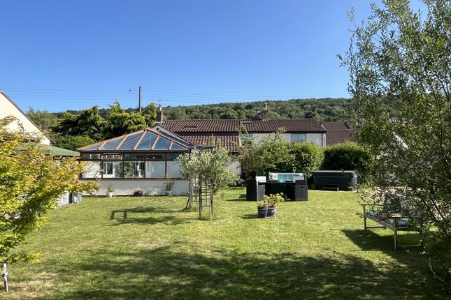4 bed detached house