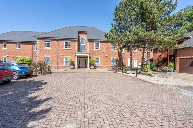 Runcton Lane, Chichester 2 bed apartment for sale