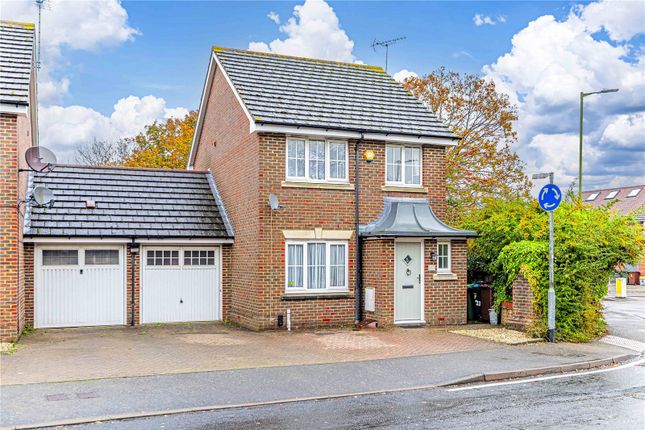 3 bed link detached house