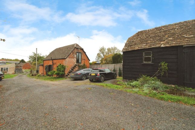 Grittenham, Pinnells Farm, SN15 2 bed detached house for sale