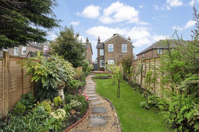 Stone Cross Road, Crowborough 2 bed semi