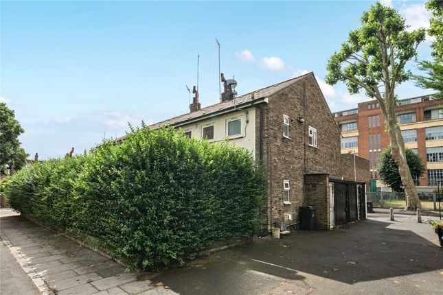 Somerford Grove Estate, London 2 bed apartment for sale