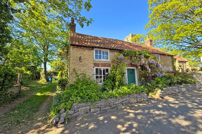 Main Street, Scarborough YO13 2 bed detached house for sale