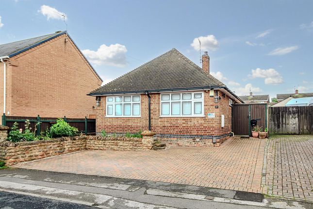 Carnarvon Grove, Carlton, Nottingham 3 bed detached bungalow for sale
