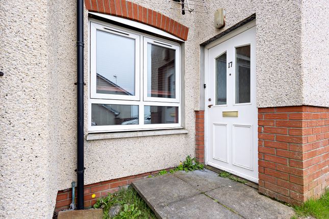 Scapa Place, Thurso, Highland. KW14 7JH 2 bed flat for sale