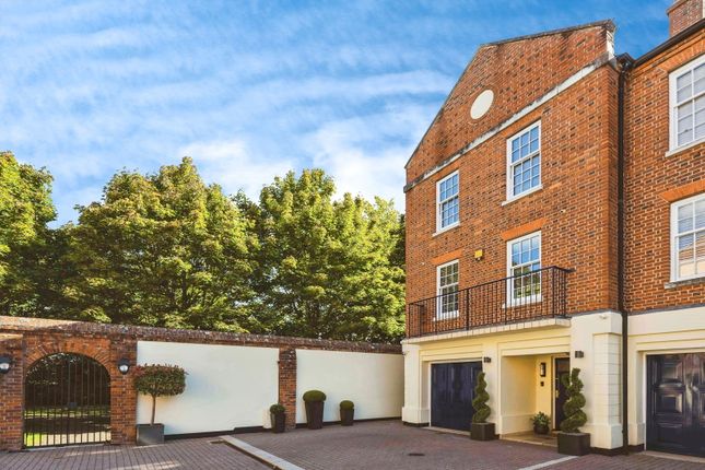 4 bedroom end of terrace house for sale