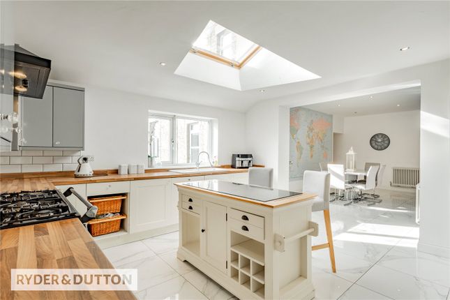 Manchester Road, Mossley, OL5 5 bed detached house for sale