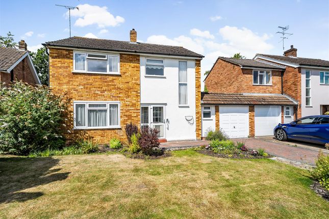 3 bed link detached house