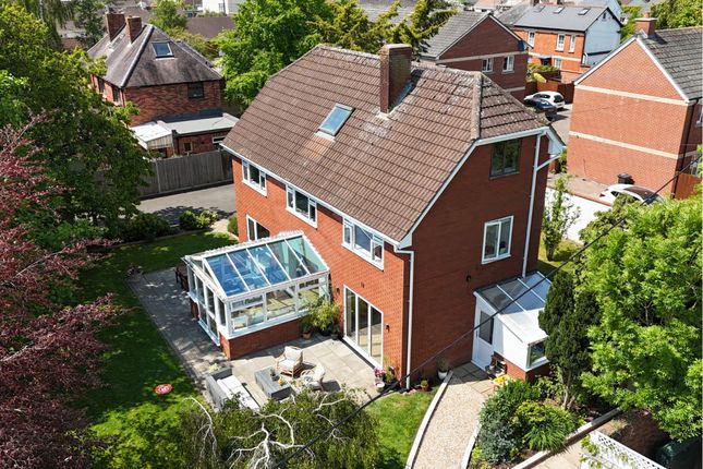 4 bed detached house