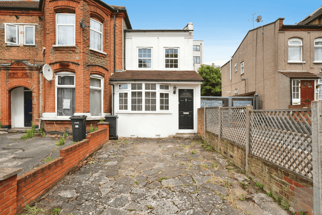 Mansfield Road, ILFORD, IG1 2 bed cottage for sale