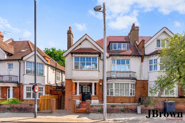 Finchley Road, Hampstead, NW3 3 bed flat for sale