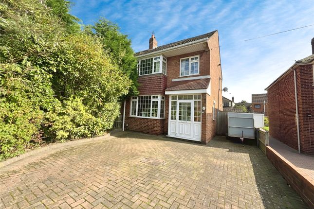 Briardene Avenue, Warwickshire CV12 3 bed semi