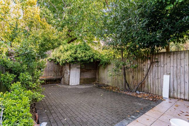Shenley Road, London, SE5 3 bed flat for sale