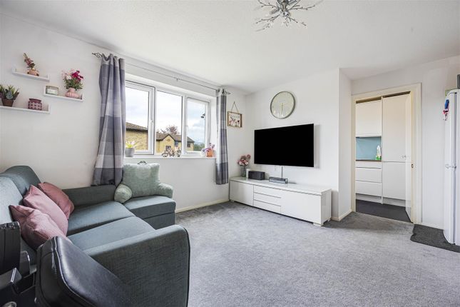 Lowestoft Drive, Cippenham 2 bed flat for sale