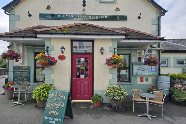 6 bed detached house