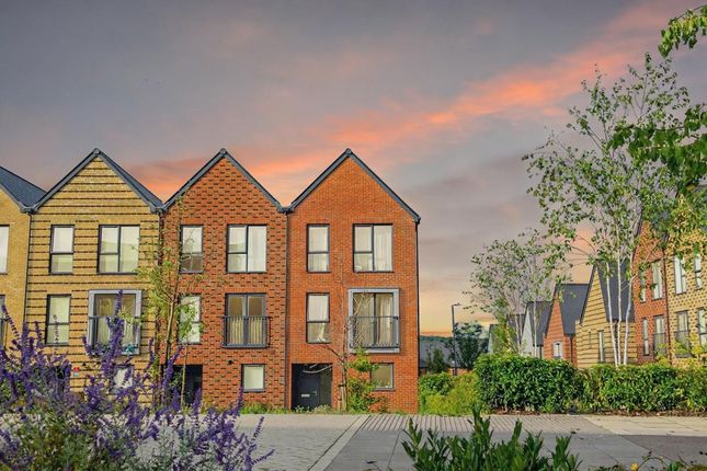 4 bedroom end of terrace house for sale