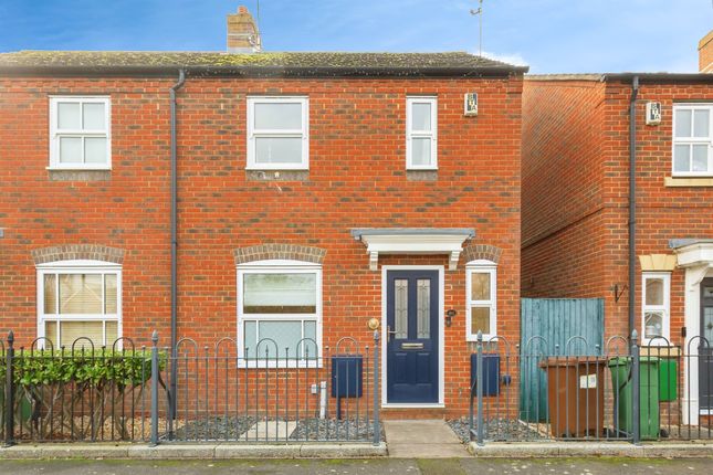 2 bedroom semi-detached house for sale