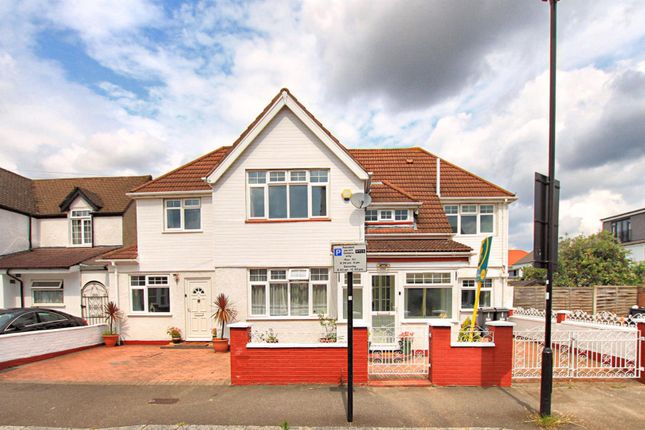 Albert Road, Hounslow TW3 6 bed detached house for sale